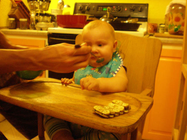 40Kayla_first_solid_food