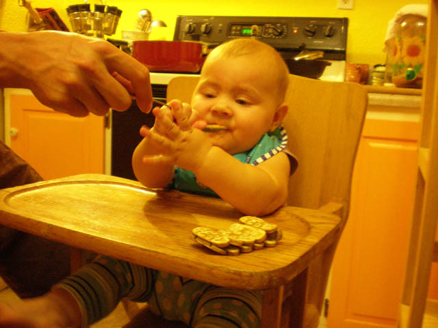 43Kayla_first_solid_food