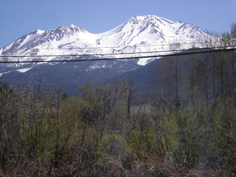 01Mt_Shasta_out_bathroom_window_of_hotel
