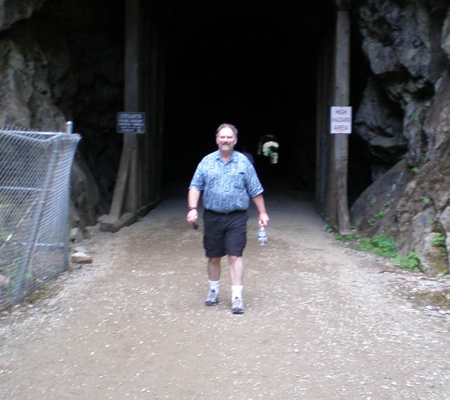 15_Pose_in_front_of_tunnel