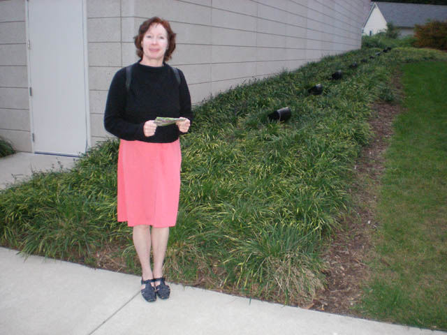 05Sue_next_to_decorative_plants_Nasher_Museum