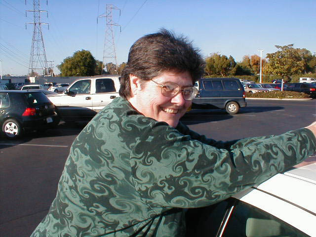 01Cindy_leaning_against_car