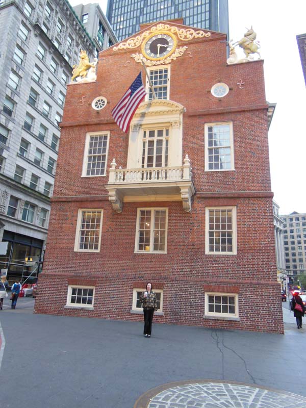 08_Sue_in_font_of_Old_State_House