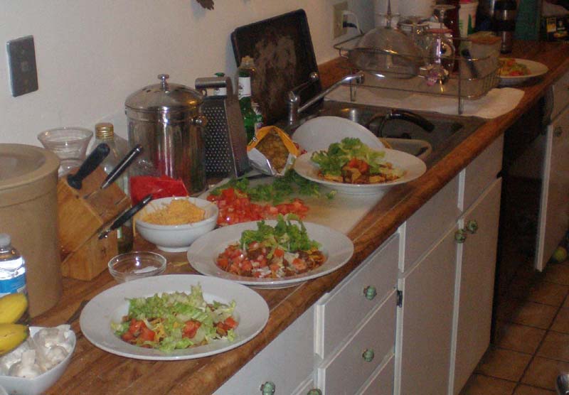 12Food_in_kitchen