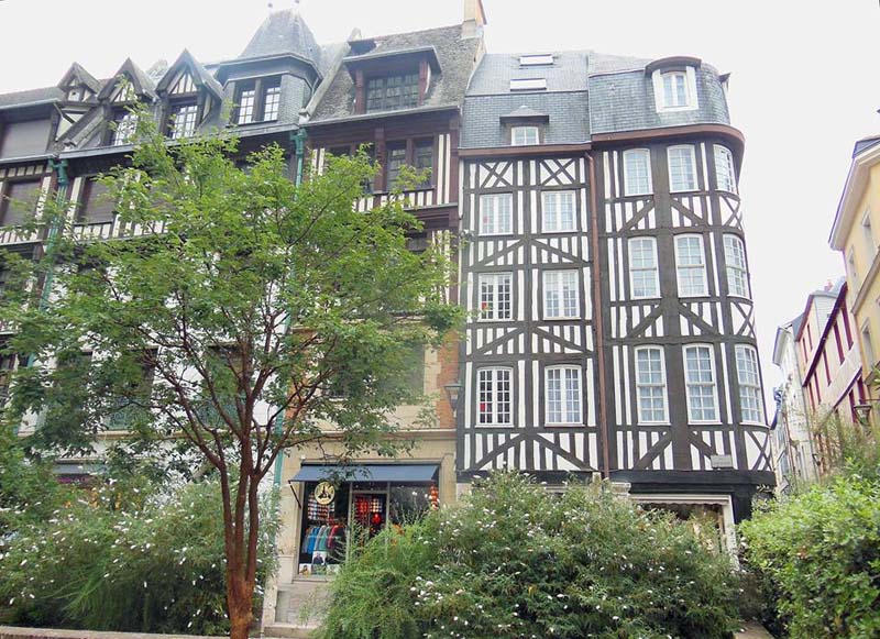 33Normandy_style_architecture_in_Rouen_Sept13