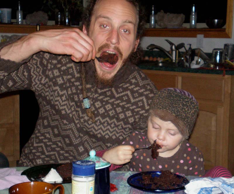 45Tyler_Kayla_eat_cake