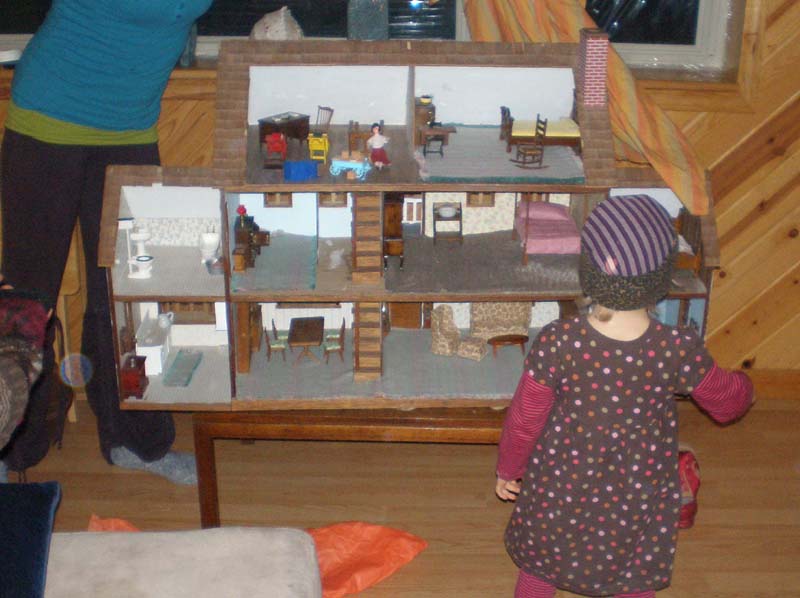 47Kayla_doll_house