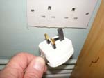 01UK_electrical_wall_outlet_and_plug