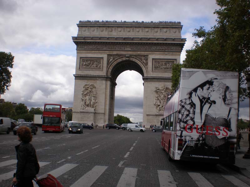 Arc de Triomphe from street