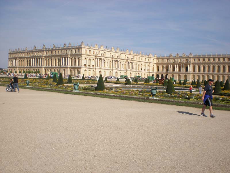 25Chateau_of_Versailles_from_gardens