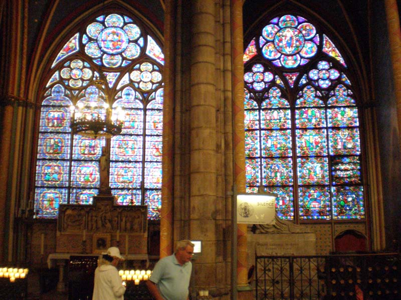 04stained_glass_windows_inside_Notre_Dame