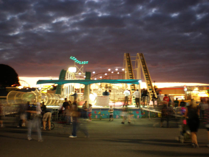 05Cloud_ceiling_over_fair