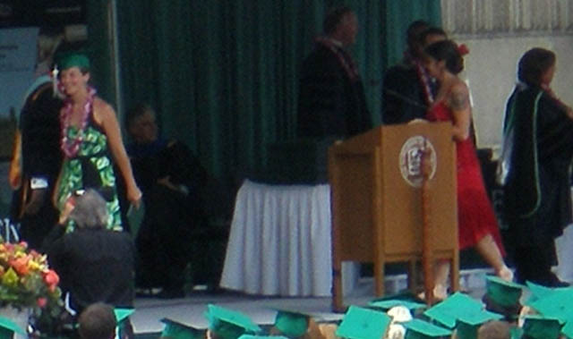 05_Zoom_shot_Ruth_diploma2