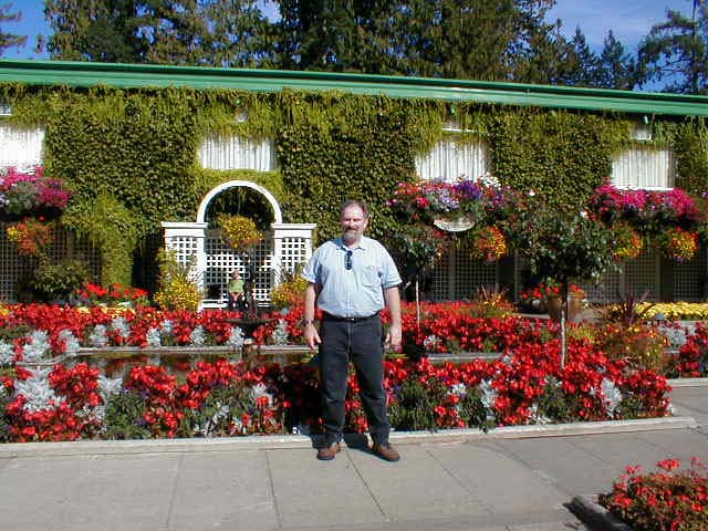 57_Jim_in_Italian_garden