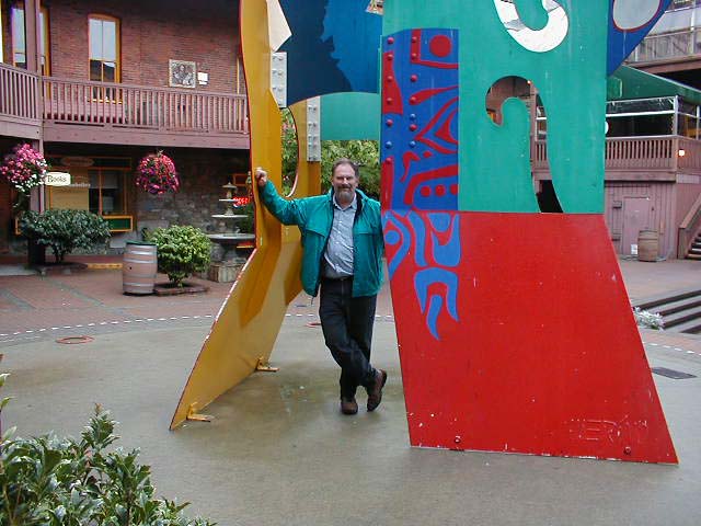 21_Jim_with_sculpture